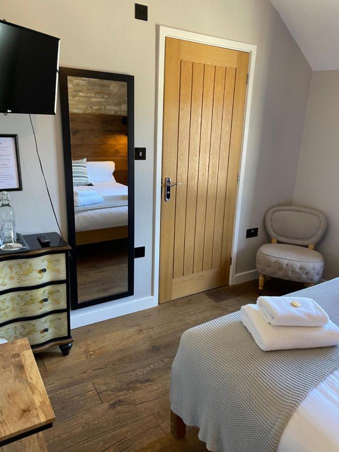 The Queen Matilda Country Rooms Avening Εξωτερικό φωτογραφία
