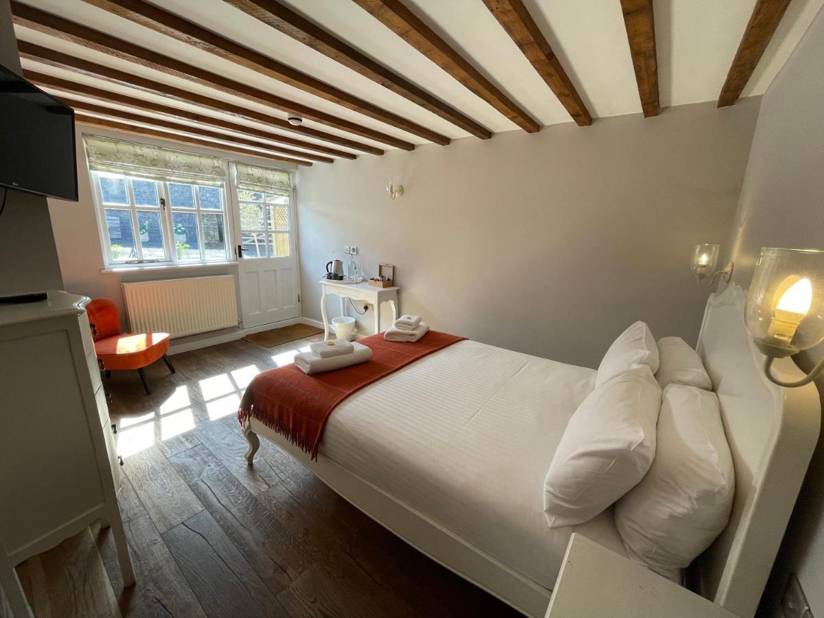 The Queen Matilda Country Rooms Avening Εξωτερικό φωτογραφία
