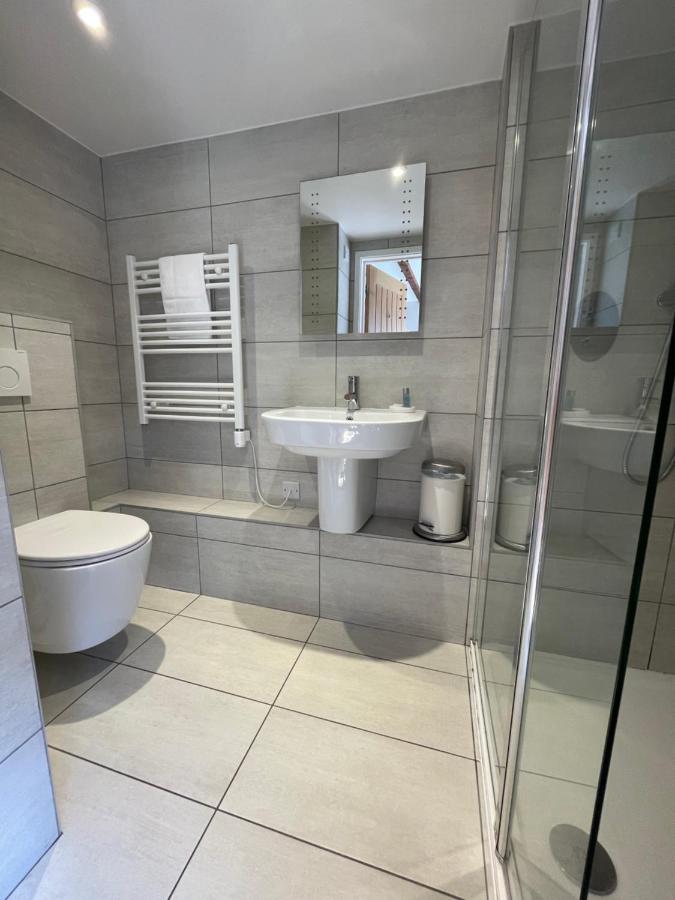 The Queen Matilda Country Rooms Avening Εξωτερικό φωτογραφία